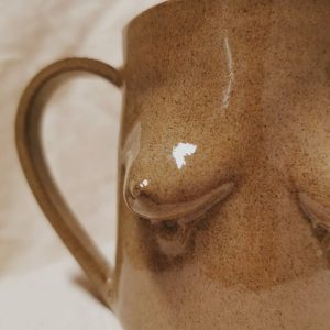 MUG BOOBS – CINNAMON