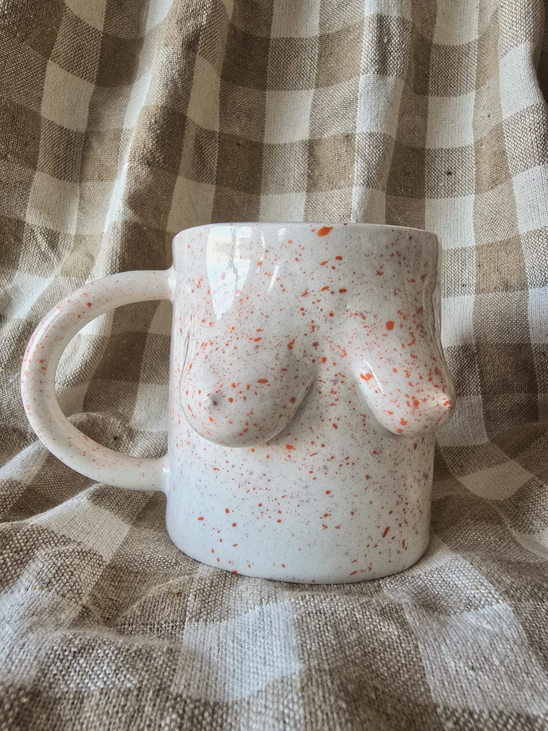 mug boobs rose